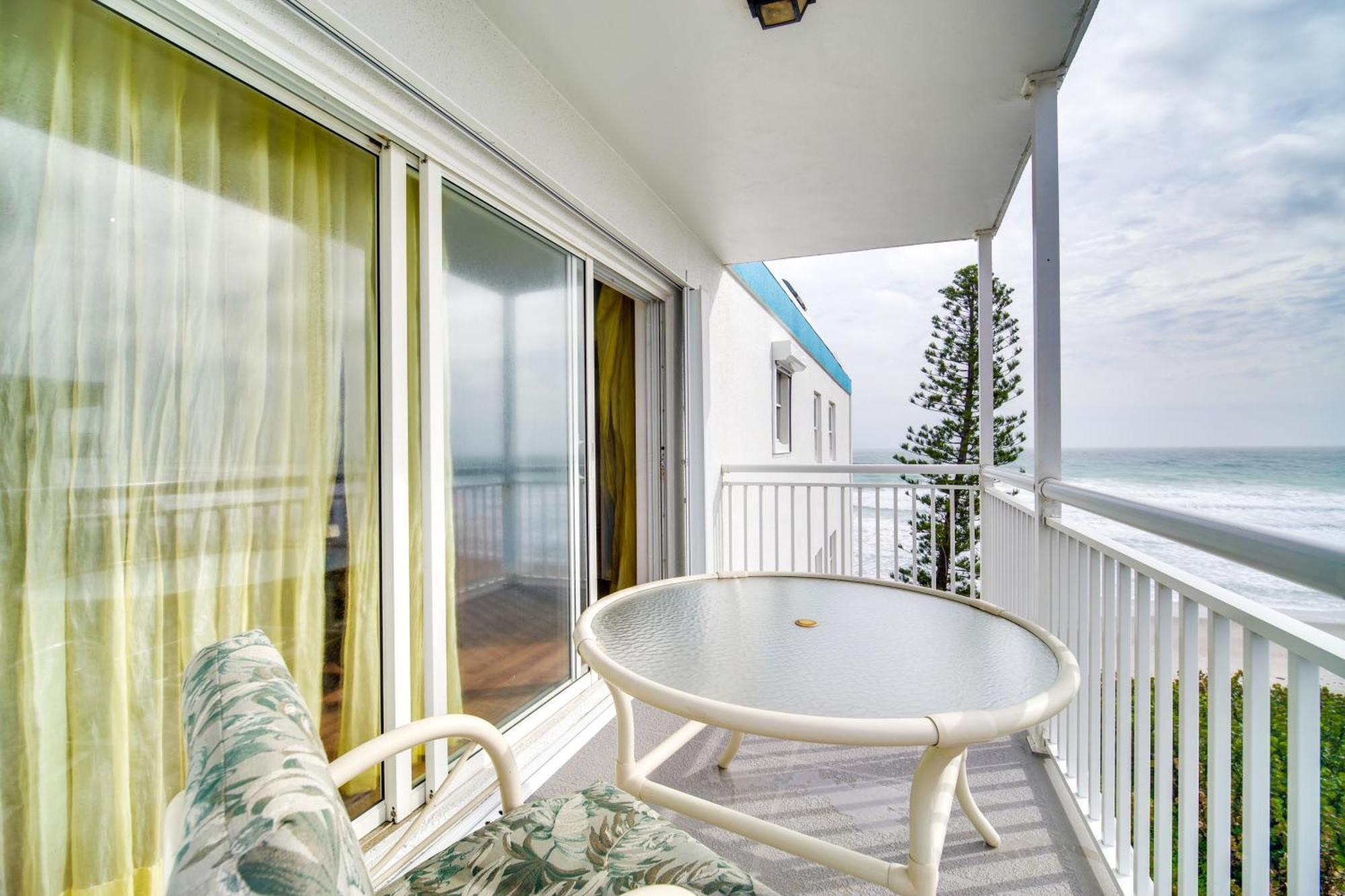 Pet-Friendly Satellite Beach Condo With Balcony! Bagian luar foto