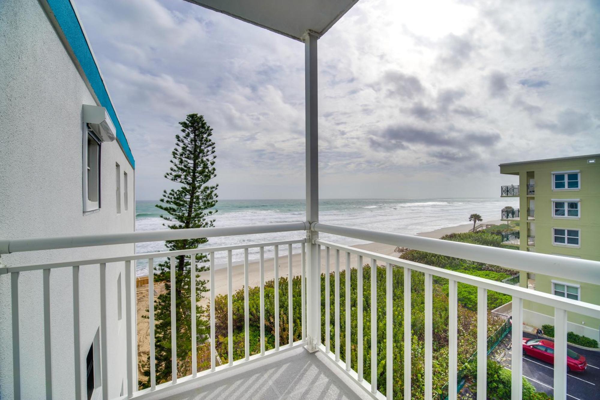 Pet-Friendly Satellite Beach Condo With Balcony! Bagian luar foto
